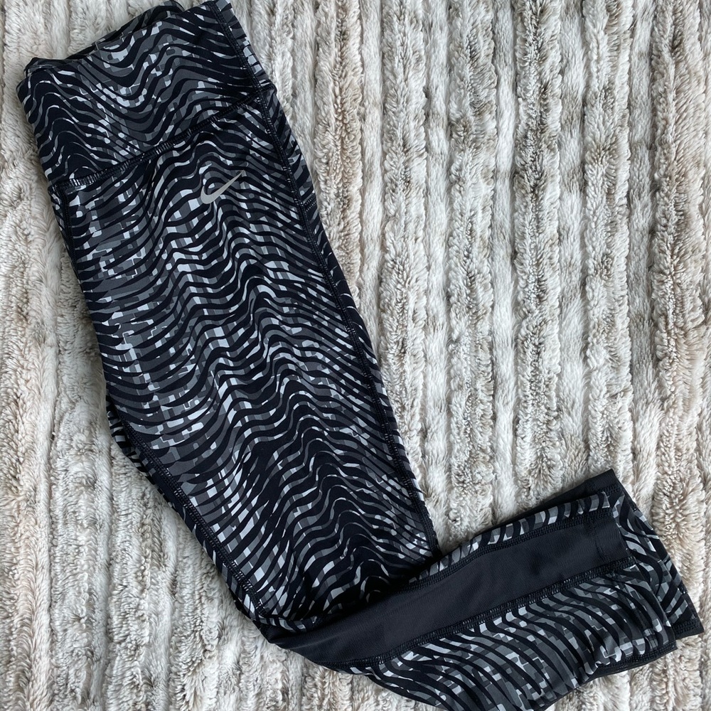 Nike Epic Lux Crop Tights - Picture 3 of 6